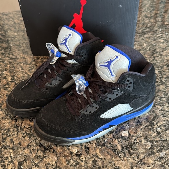Air Jordan 5 retro Black and Blue Air Jordan Sneakers EUC 5.5Y - Picture 3 of 16